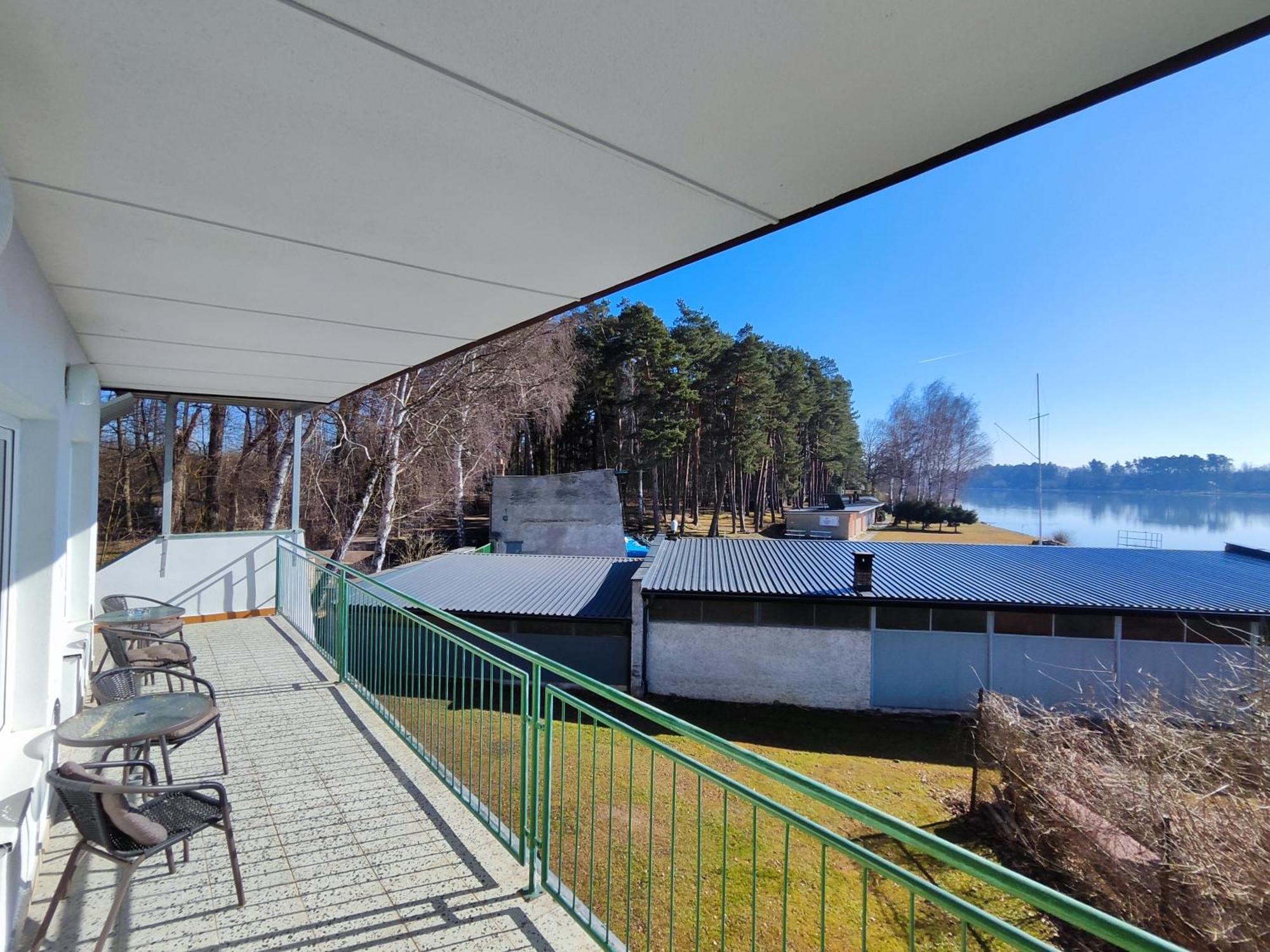 Yacht Club Bezdrev Otel Hluboká nad Vltavou Dış mekan fotoğraf