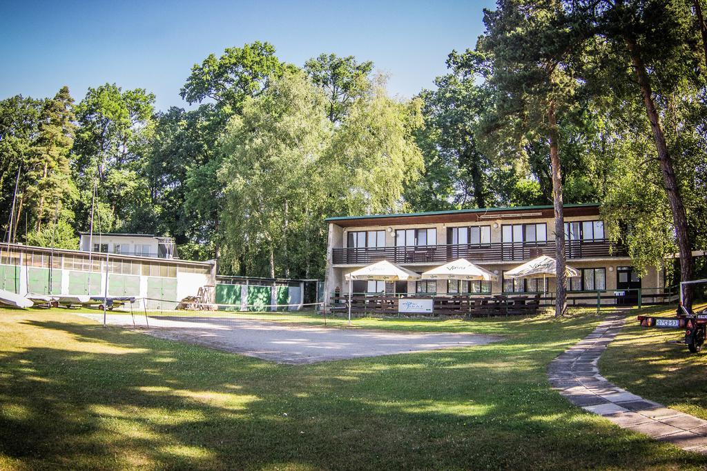 Yacht Club Bezdrev Otel Hluboká nad Vltavou Dış mekan fotoğraf